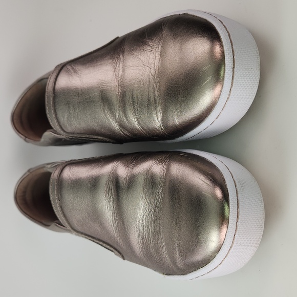 Clarks Shoes - CLARKS GOLD Womens Pennies Size 9.5 GUC